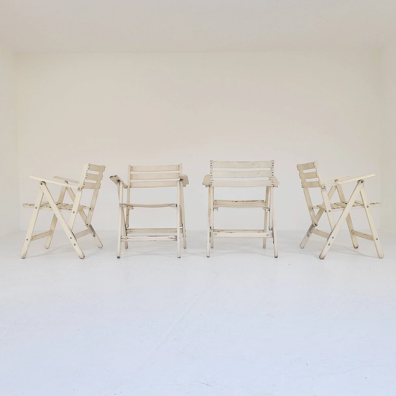 4 Folding wooden chairs made by Fratelli Reguitti, 1960s 1