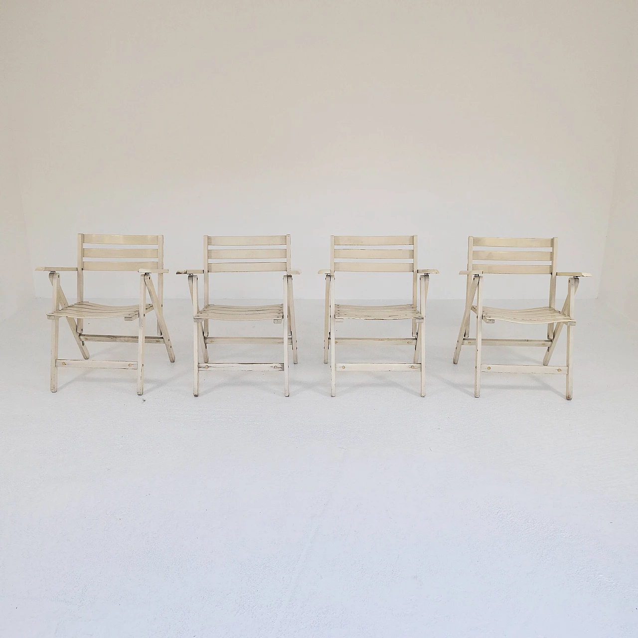 4 Folding wooden chairs made by Fratelli Reguitti, 1960s 2