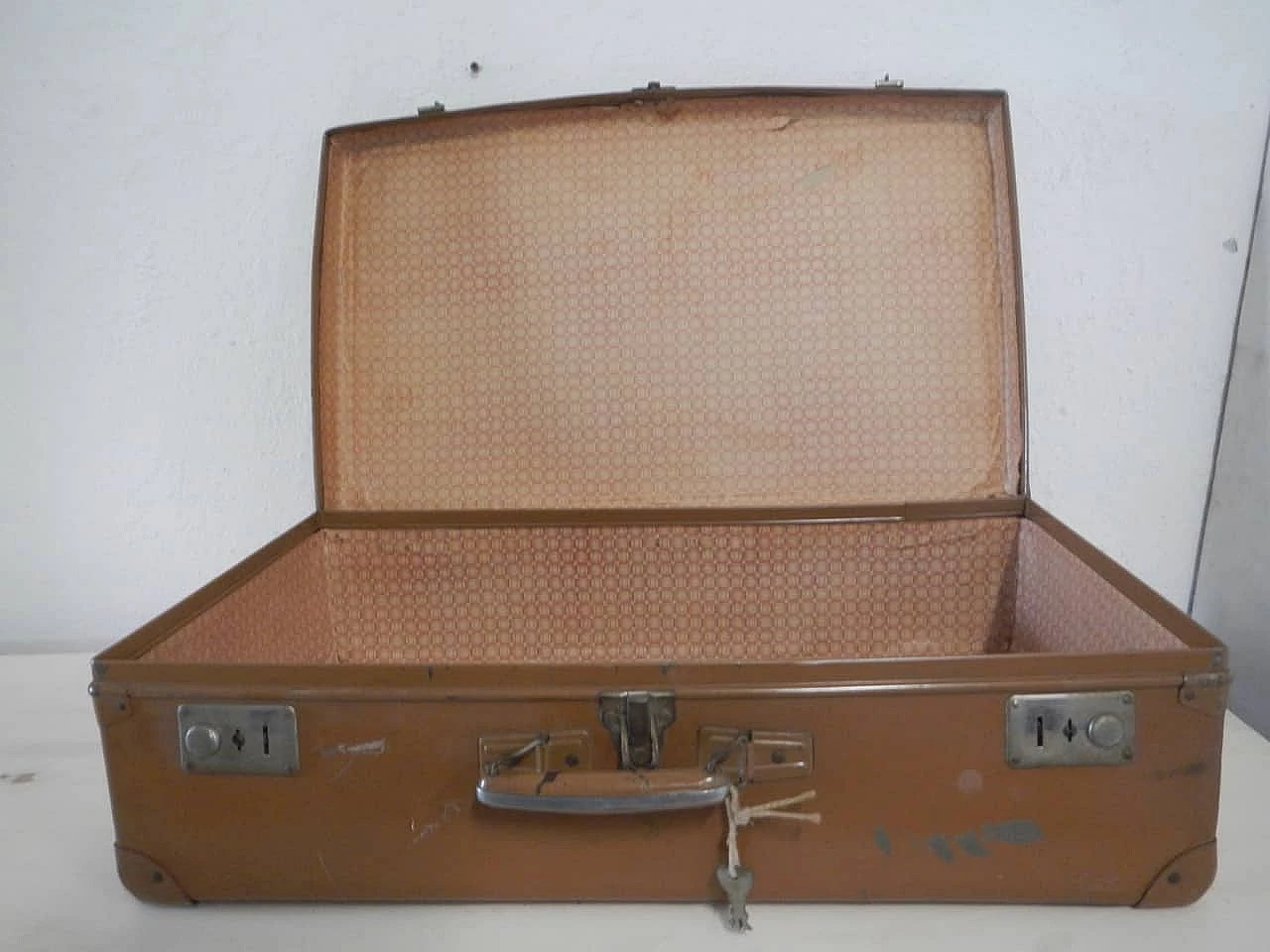 Cardboard, leatherette and metal suitcase, 1970s 2