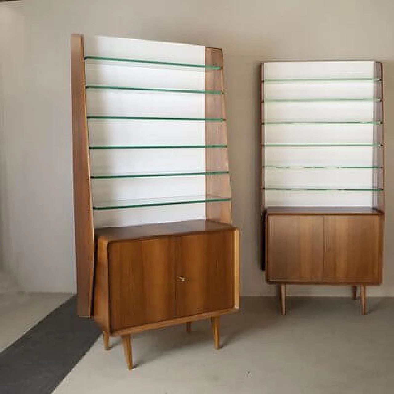 Pair of walnut and crystal bookcases by Ico and Luisa Parisi, 1960s 2