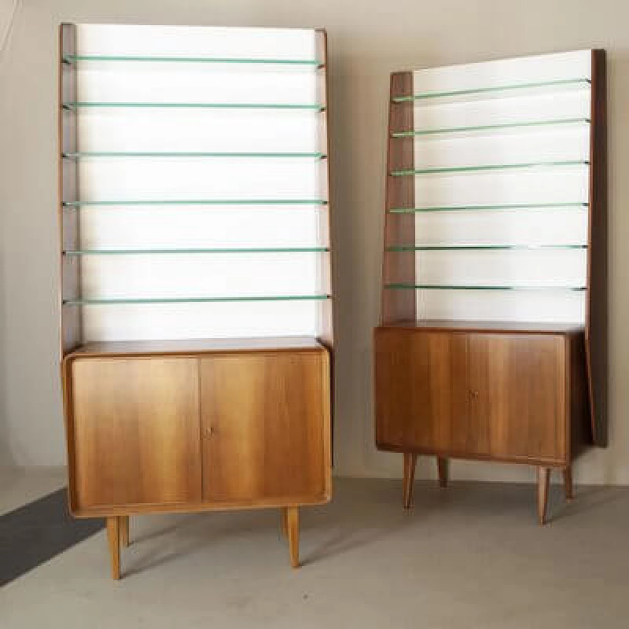 Pair of walnut and crystal bookcases by Ico and Luisa Parisi, 1960s 3