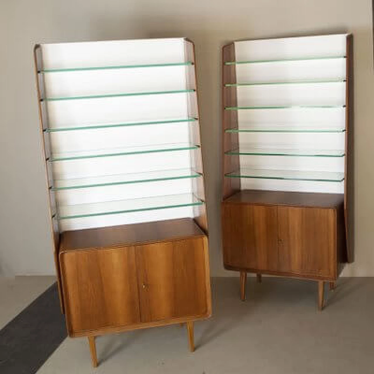 Pair of walnut and crystal bookcases by Ico and Luisa Parisi, 1960s 4