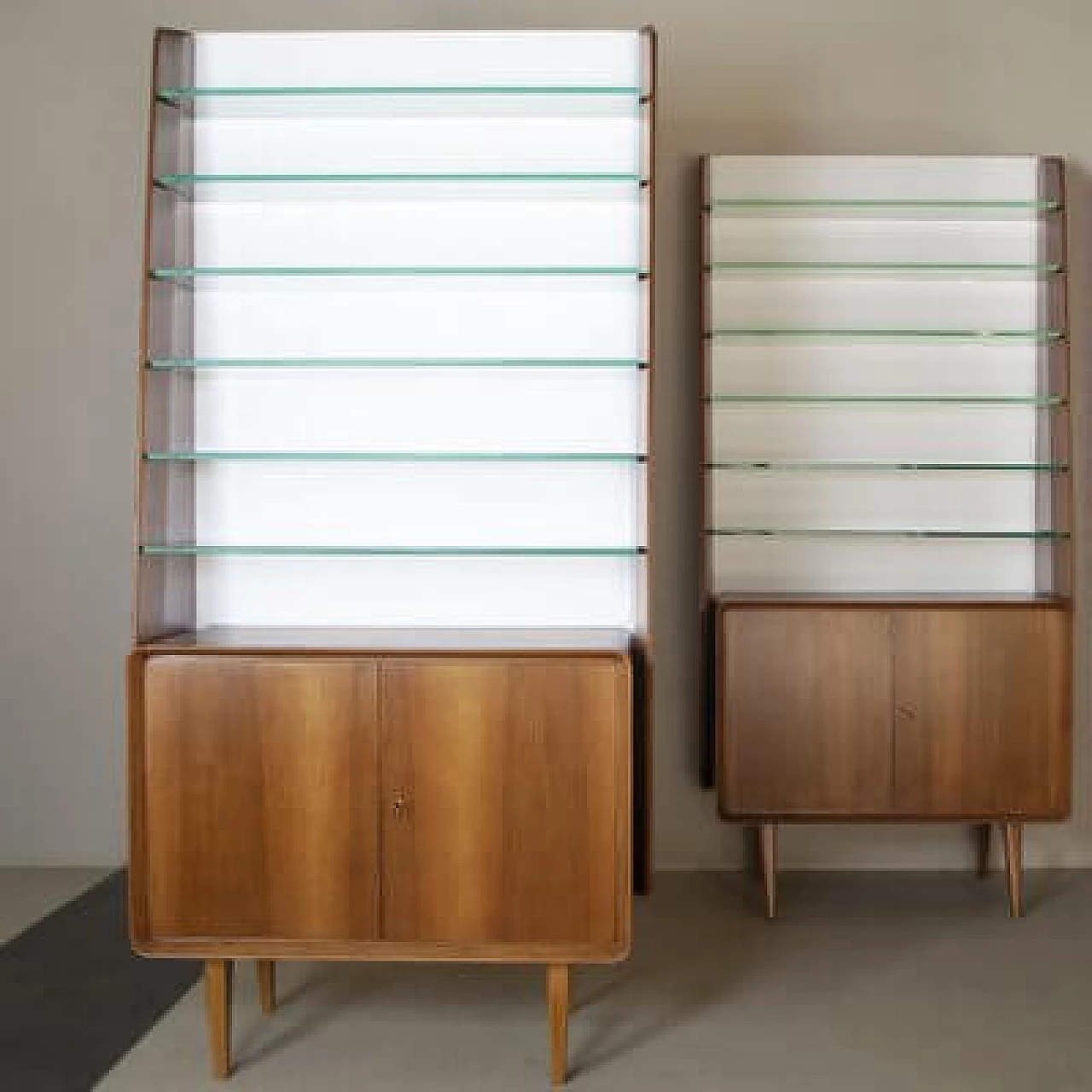 Pair of walnut and crystal bookcases by Ico and Luisa Parisi, 1960s 5