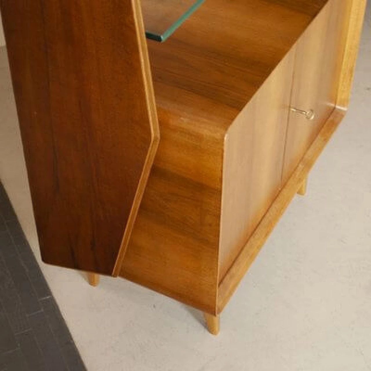 Coppia di librerie in noce e cristallo di Ico e Luisa Parisi, anni '60 9