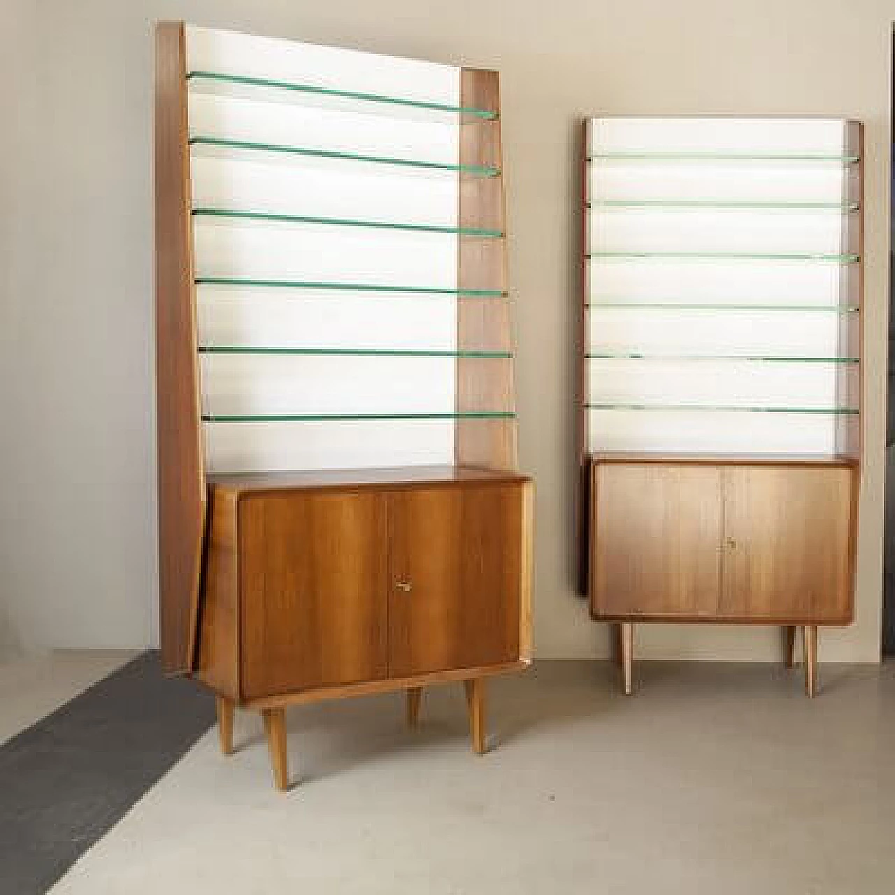 Pair of walnut and crystal bookcases by Ico and Luisa Parisi, 1960s 14