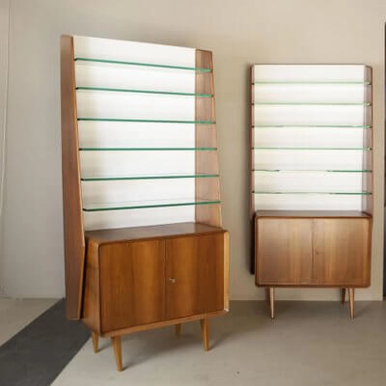 Pair of walnut and crystal bookcases by Ico and Luisa Parisi, 1960s 15