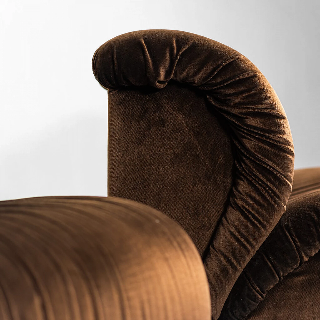 Pair of brown velvet armchairs by Doimo Salotti, 1970s 2