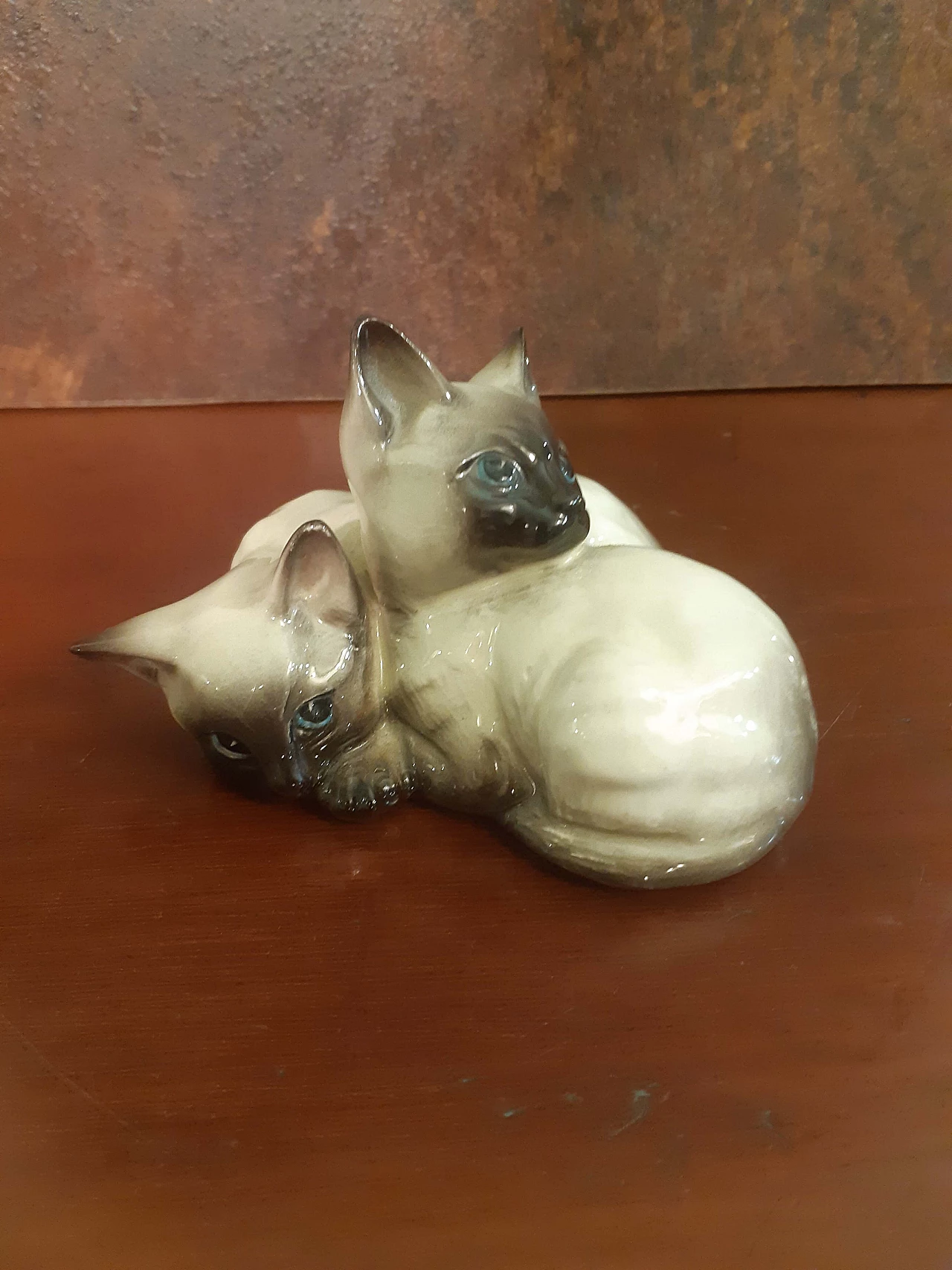 Scultura di due cuccioli di gatto siamese in porcellana di Beswick 1