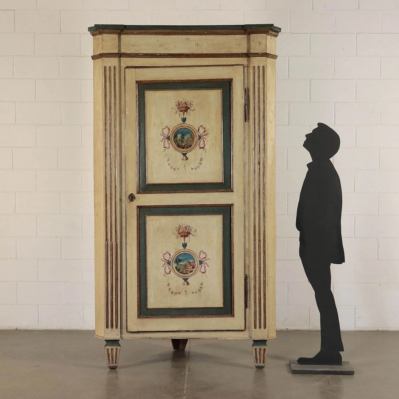 Pair of neoclassical palace angular cabinets, 18th century 2