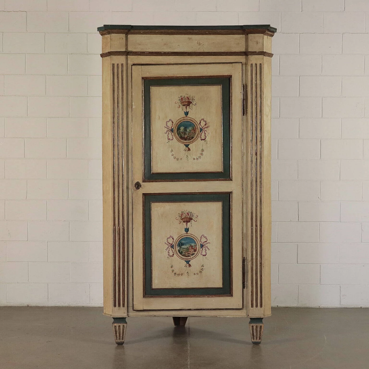 Pair of neoclassical palace angular cabinets, 18th century 4