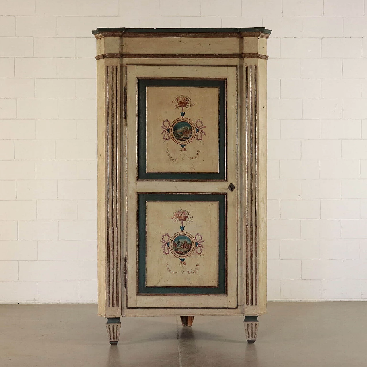 Pair of neoclassical palace angular cabinets, 18th century 5