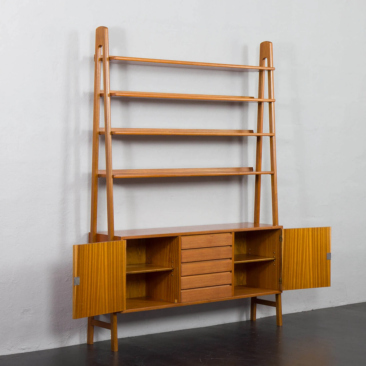 Libreria norvegese in teak con ante e cassetti, anni '60 4