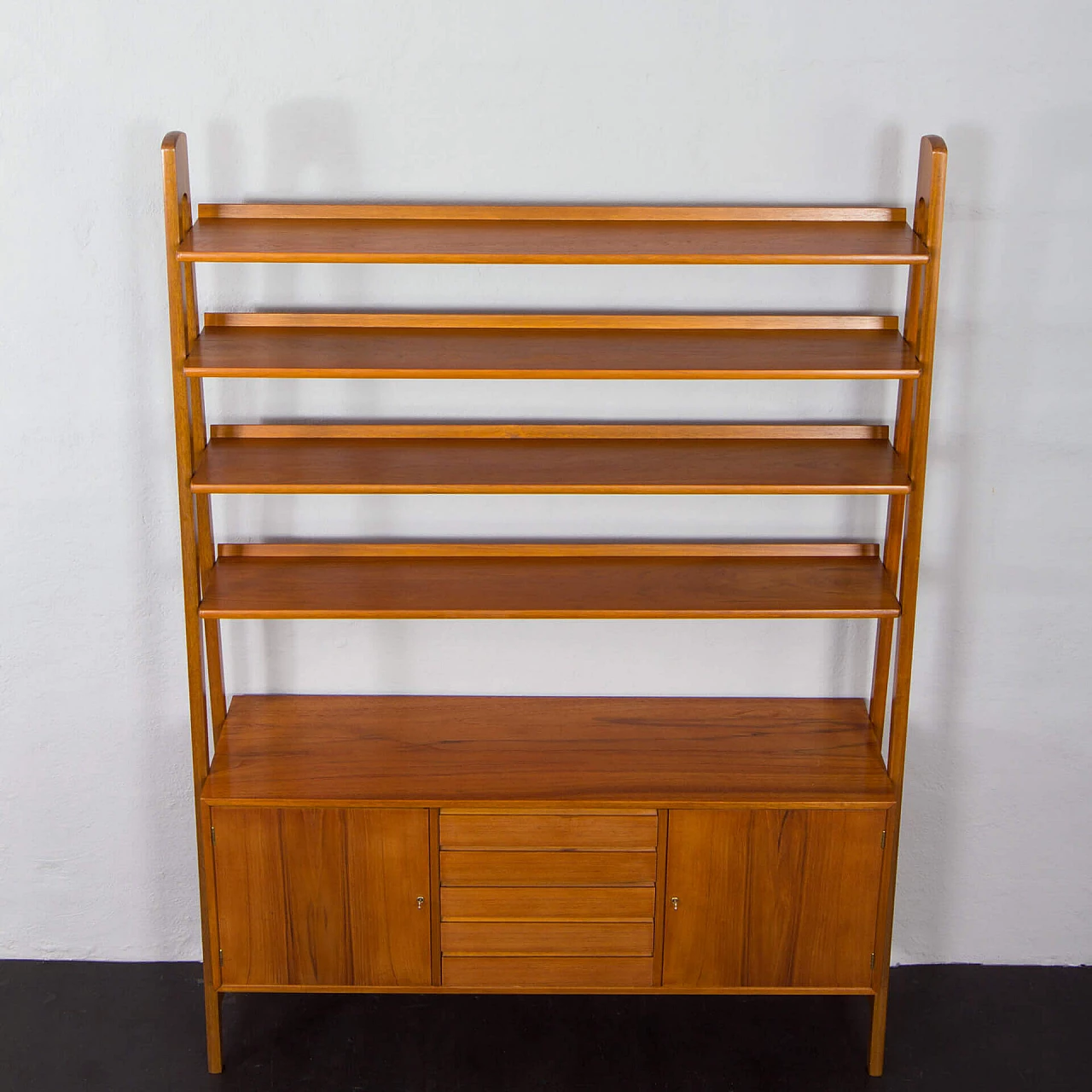 Libreria norvegese in teak con ante e cassetti, anni '60 9