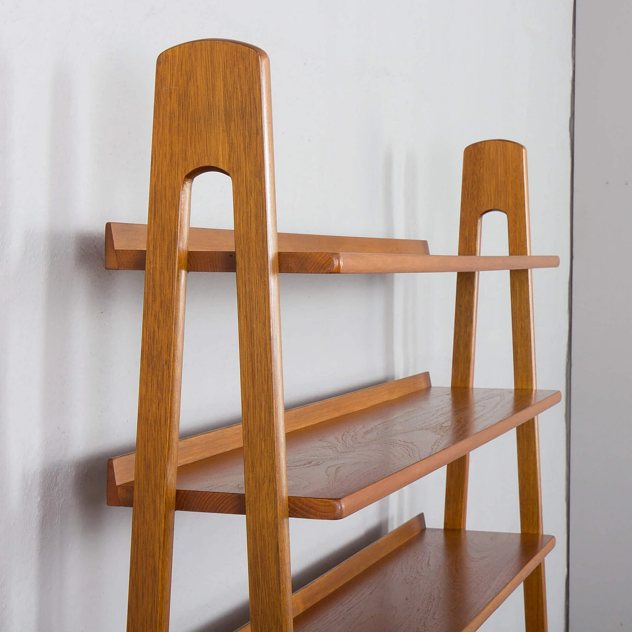 Libreria norvegese in teak con ante e cassetti, anni '60 14