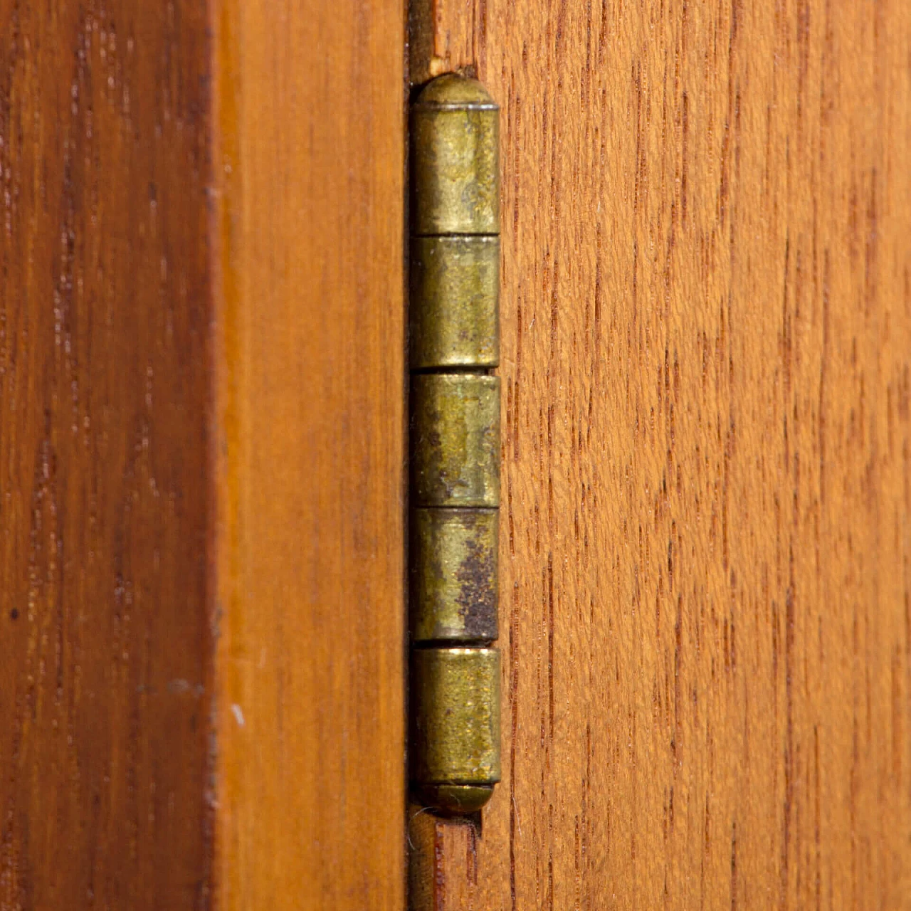 Libreria norvegese in teak con ante e cassetti, anni '60 19