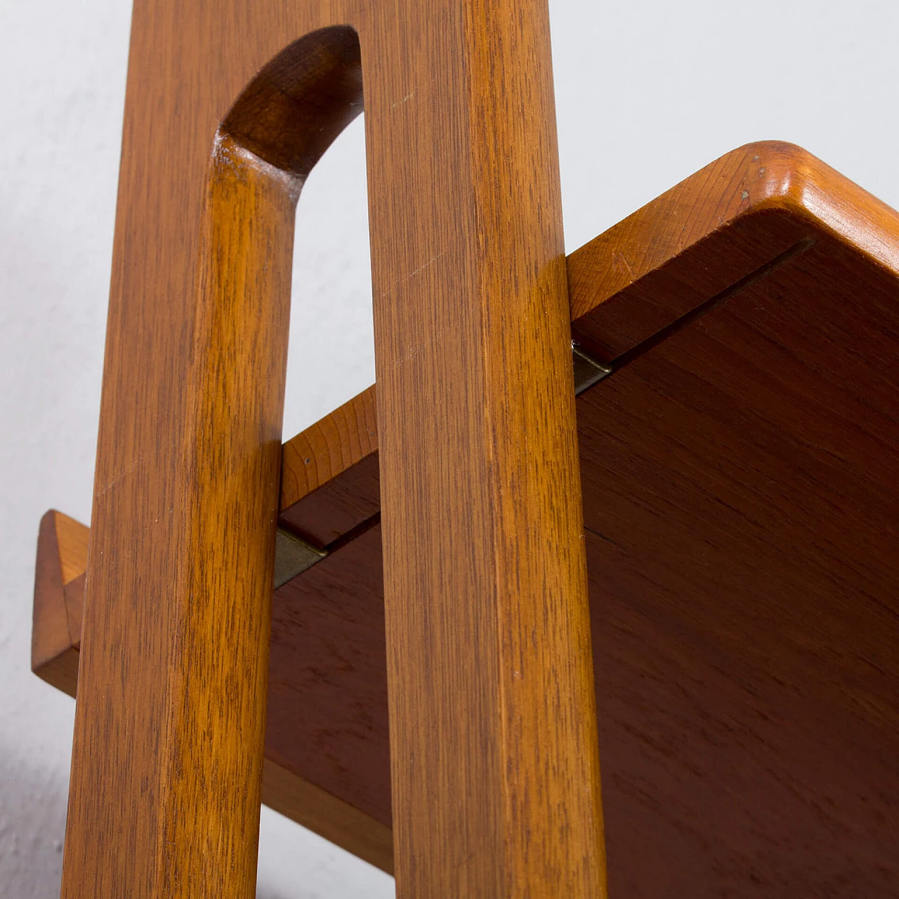 Libreria norvegese in teak con ante e cassetti, anni '60 20