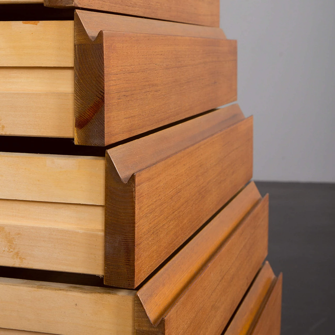 Libreria norvegese in teak con ante e cassetti, anni '60 24