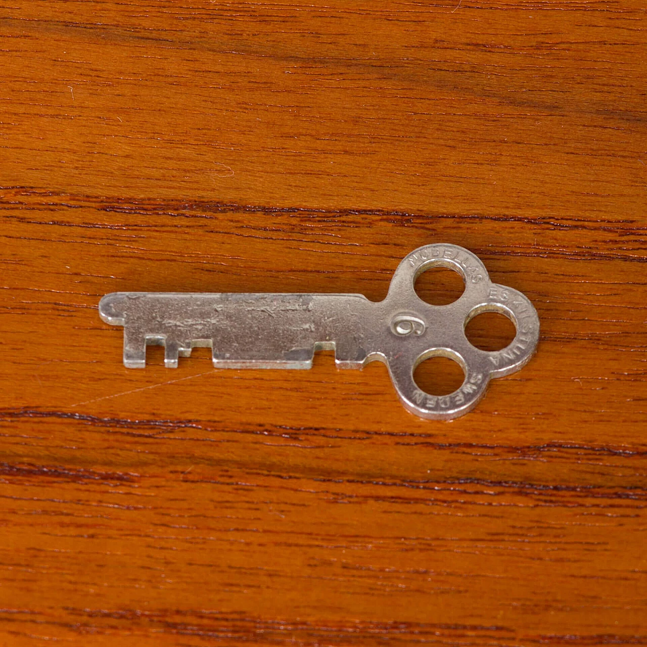 Libreria norvegese in teak con ante e cassetti, anni '60 28