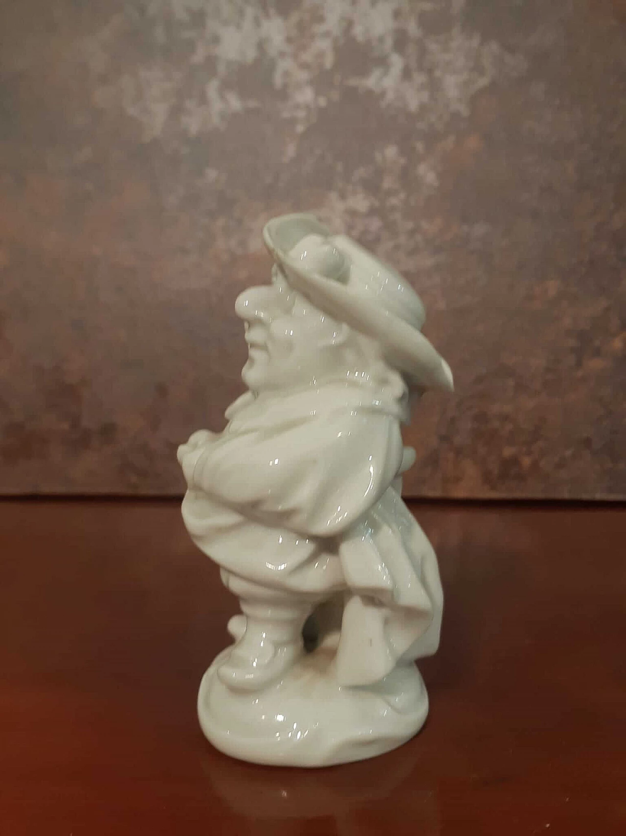 Capodimonte porcelain Caramogio notary sculpture, early 20th century 4