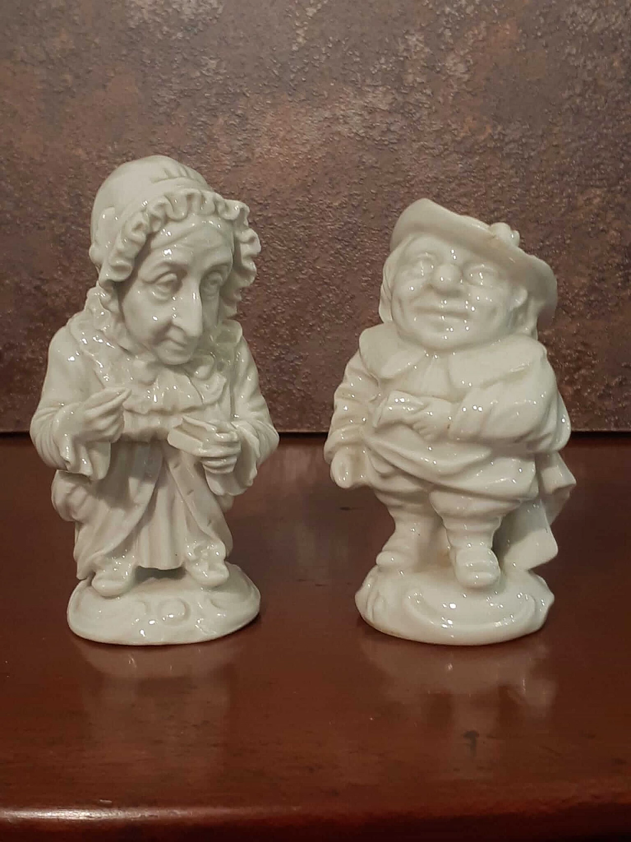 Coppia di sculture di Caramogi in porcellana di Capodimonte, inizio '900 2