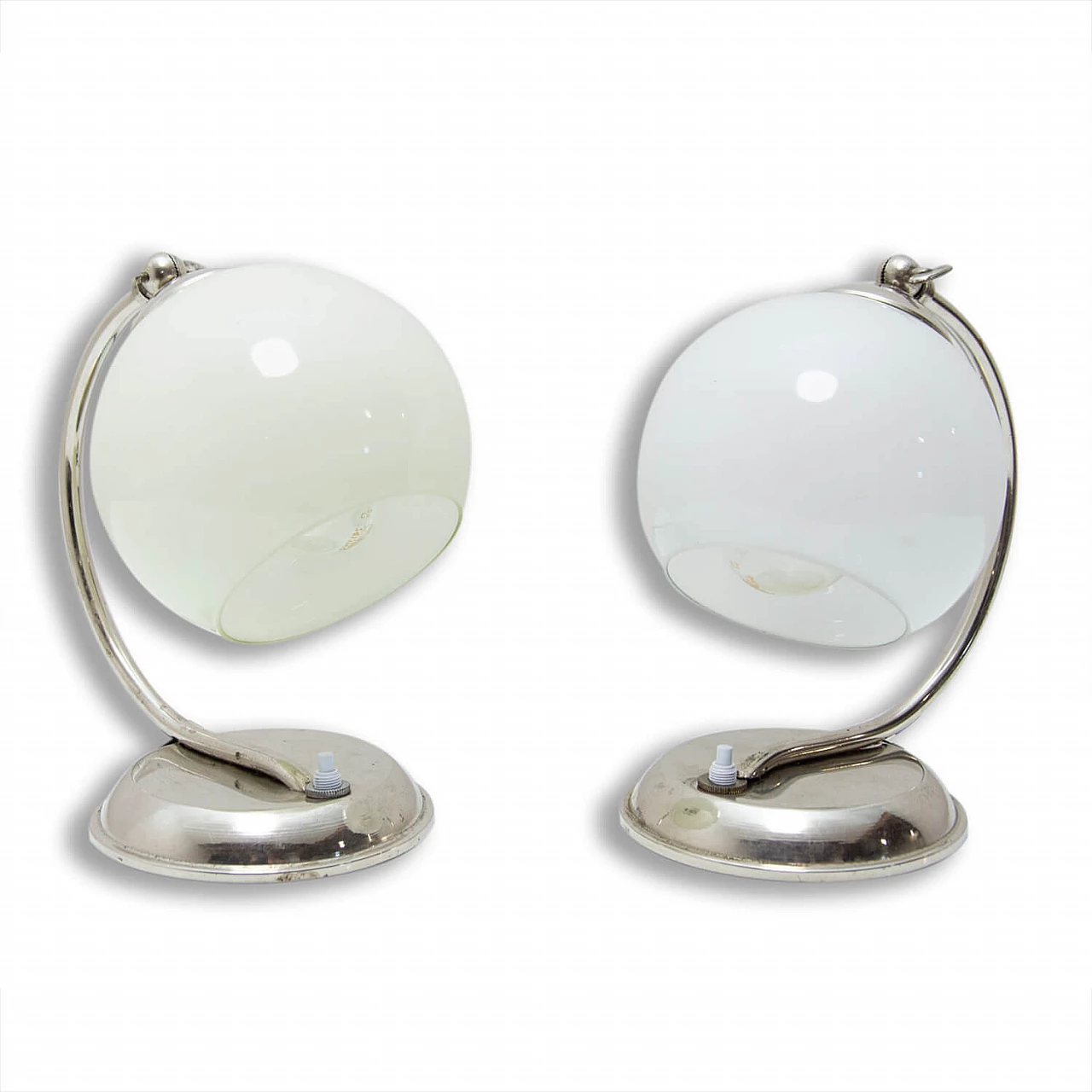 Coppia di lampade da tavolo boeme in metallo cromato e vetro, anni '30 1