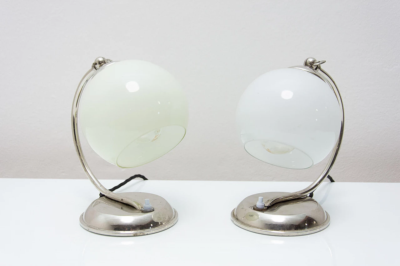 Coppia di lampade da tavolo boeme in metallo cromato e vetro, anni '30 2