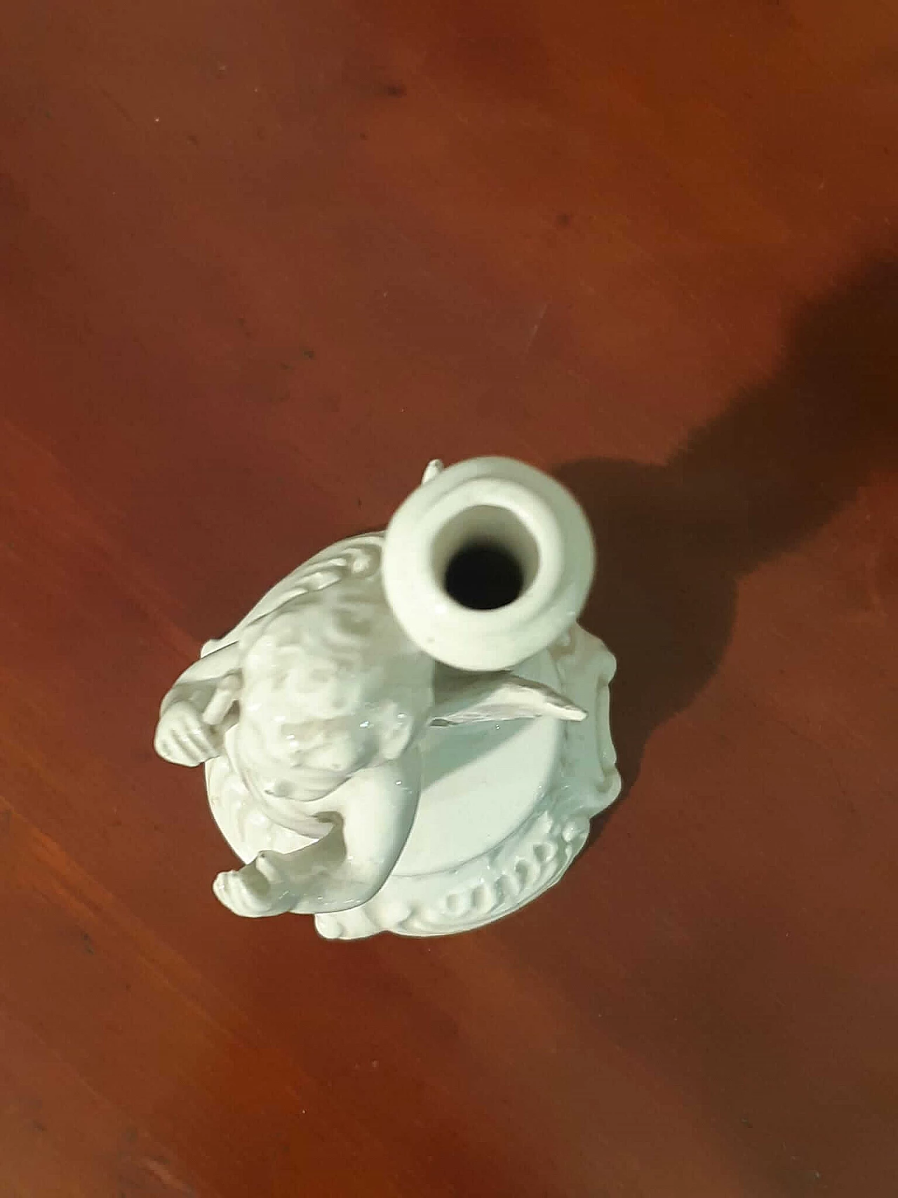 Candeliere con putto in porcellana bianca, inizio '900 4