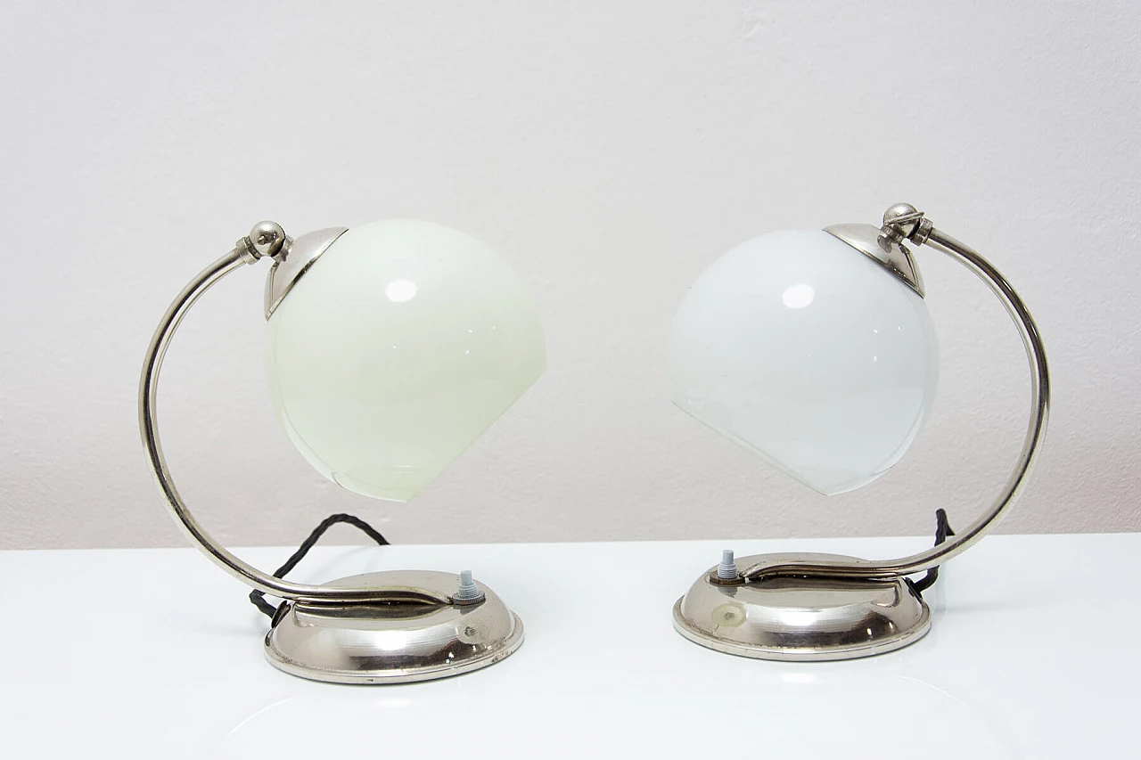 Coppia di lampade da tavolo boeme in metallo cromato e vetro, anni '30 3