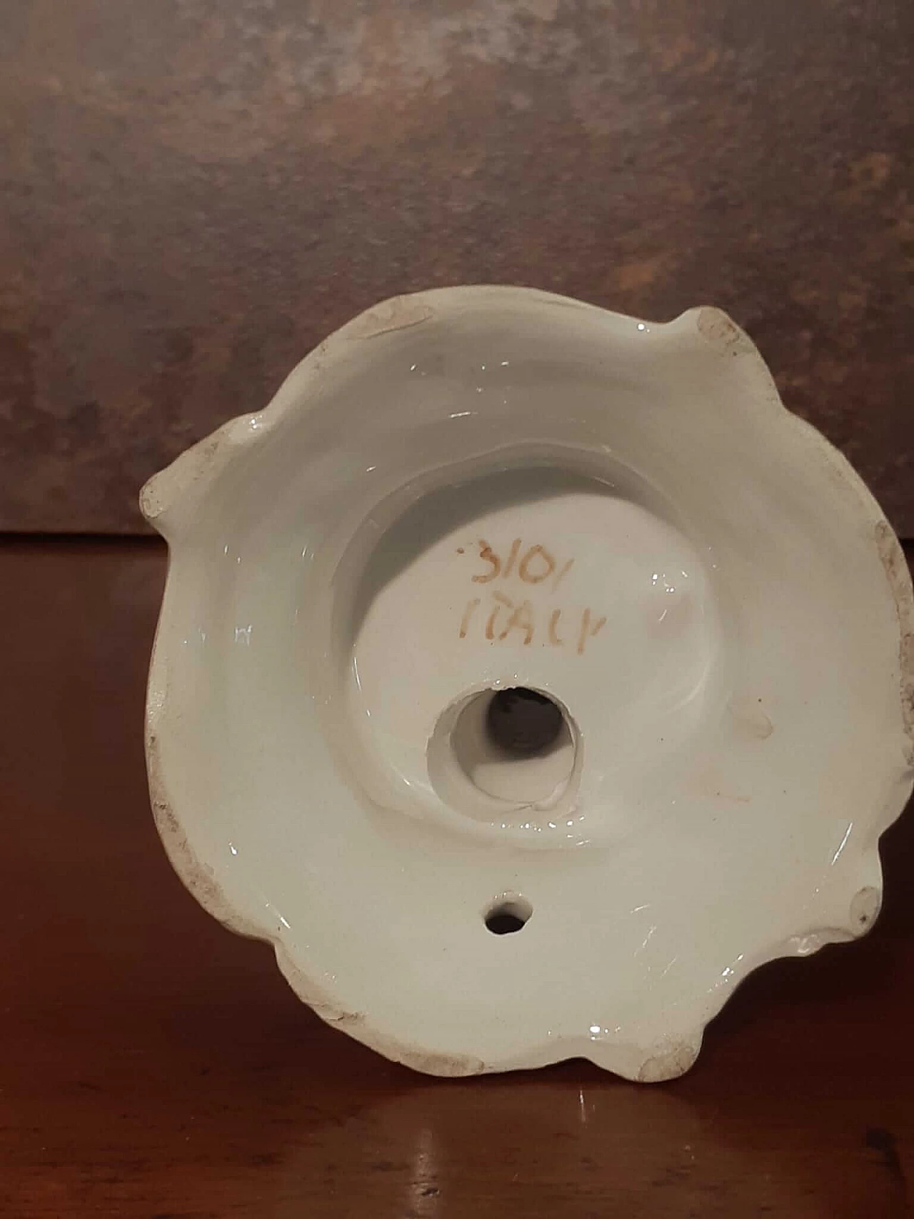 Candeliere con putto in porcellana bianca, inizio '900 5