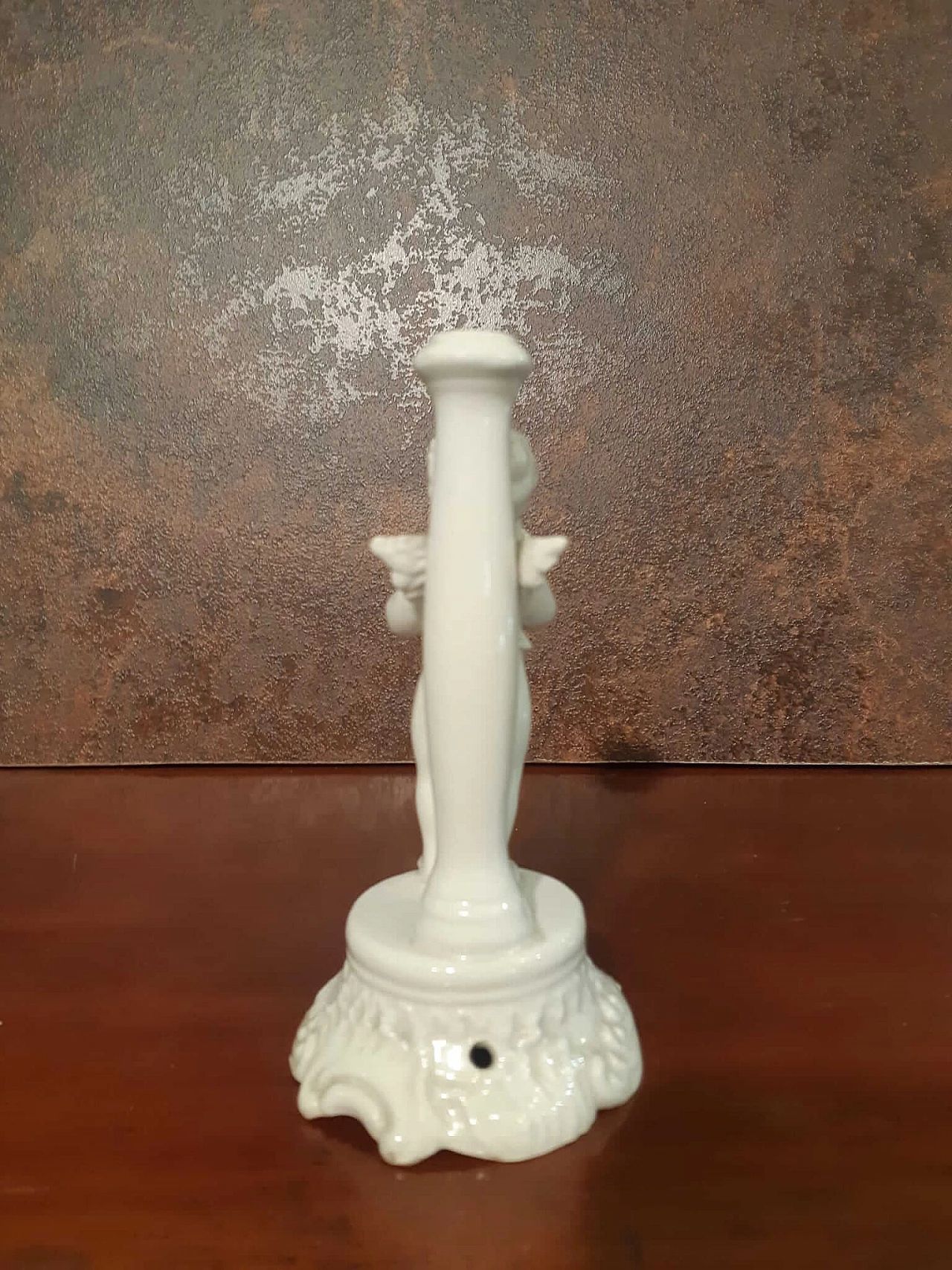 Candeliere con putto in porcellana bianca, inizio '900 7