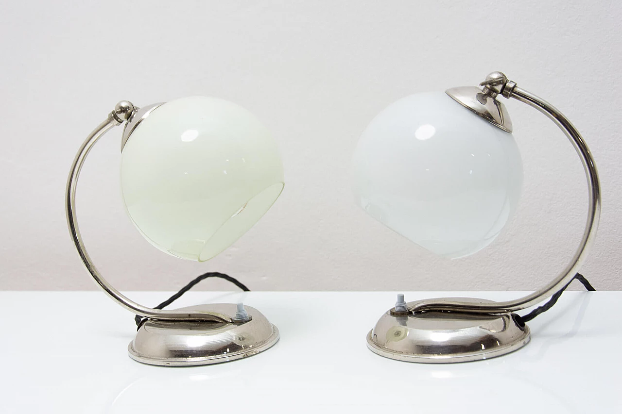 Coppia di lampade da tavolo boeme in metallo cromato e vetro, anni '30 4