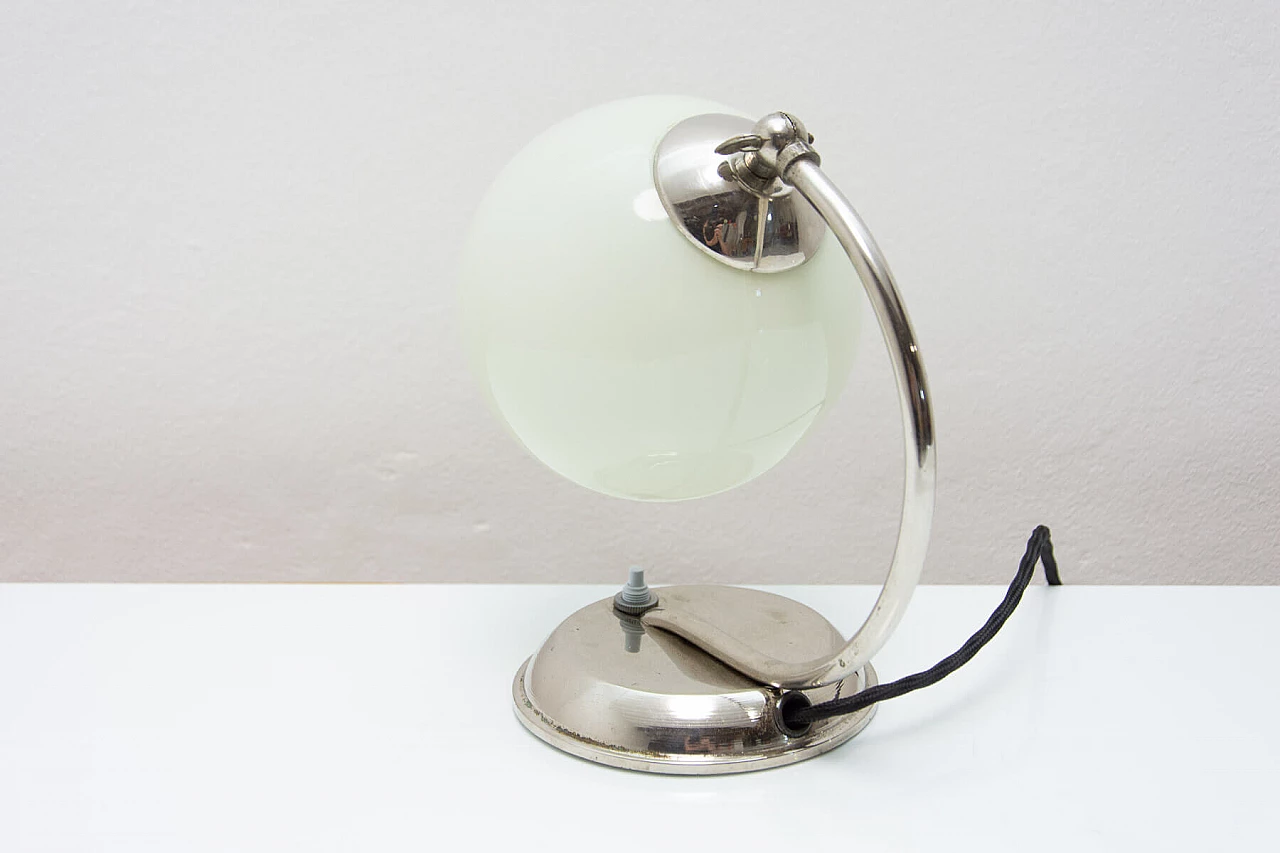 Coppia di lampade da tavolo boeme in metallo cromato e vetro, anni '30 13