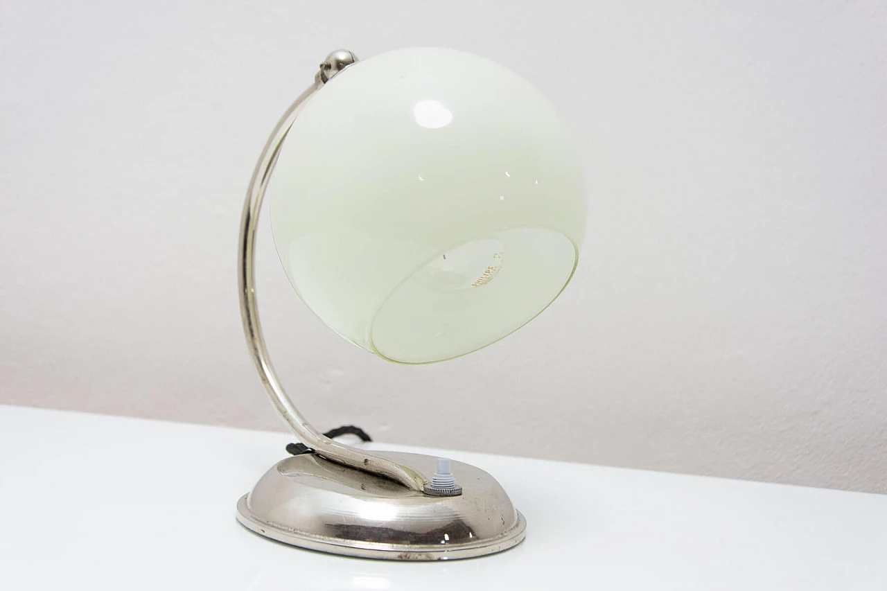 Coppia di lampade da tavolo boeme in metallo cromato e vetro, anni '30 15