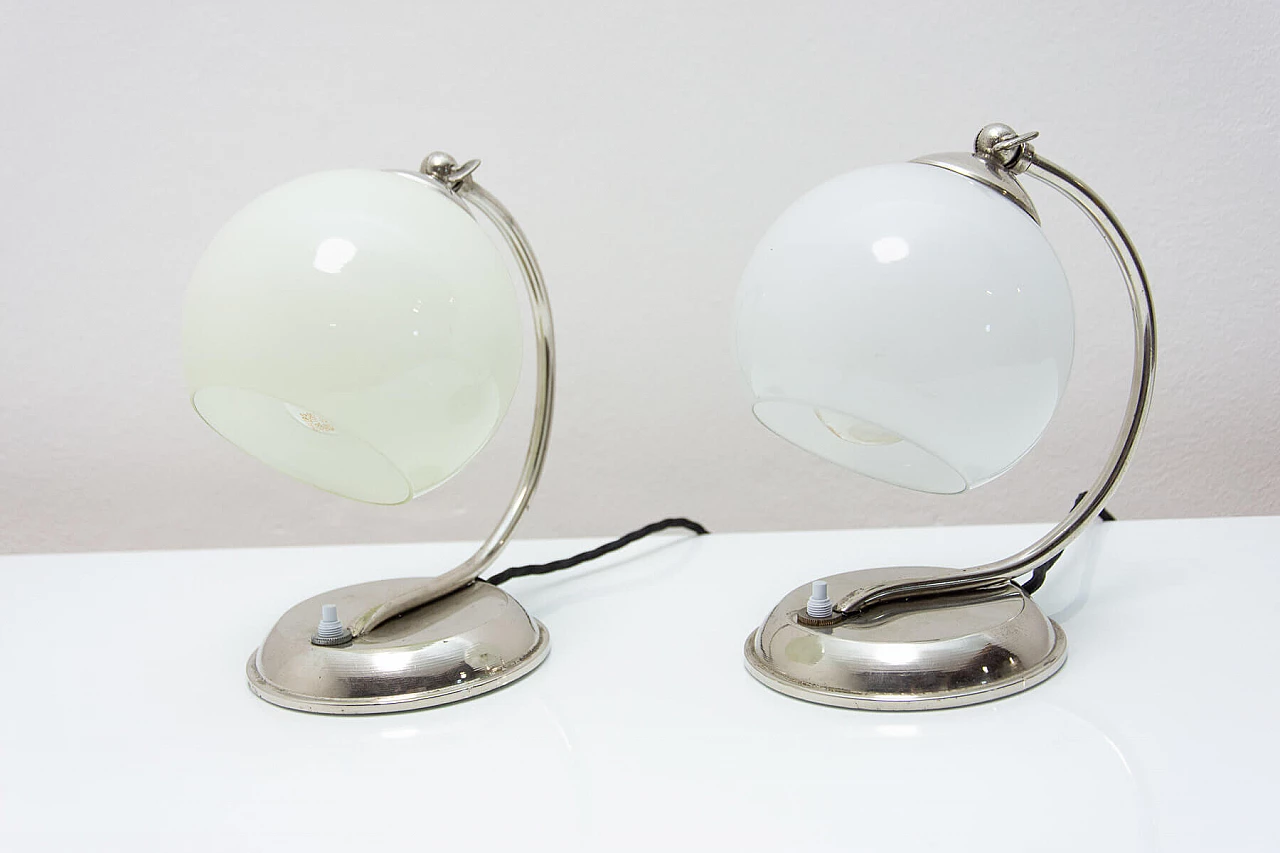 Coppia di lampade da tavolo boeme in metallo cromato e vetro, anni '30 21
