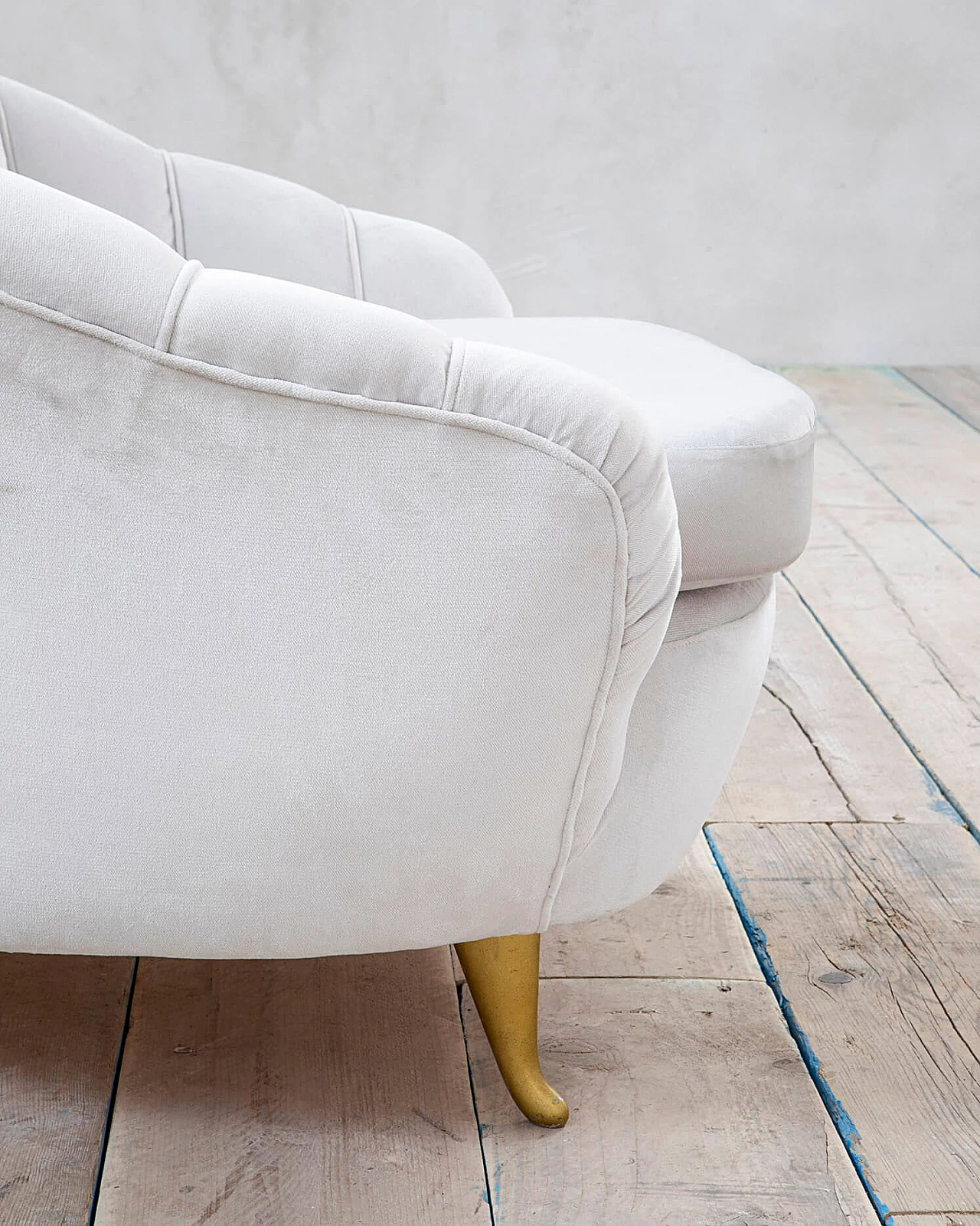 Pair of white fabric and brass armchairs by Gio Ponti for ISA Bergamo, 1950s 6