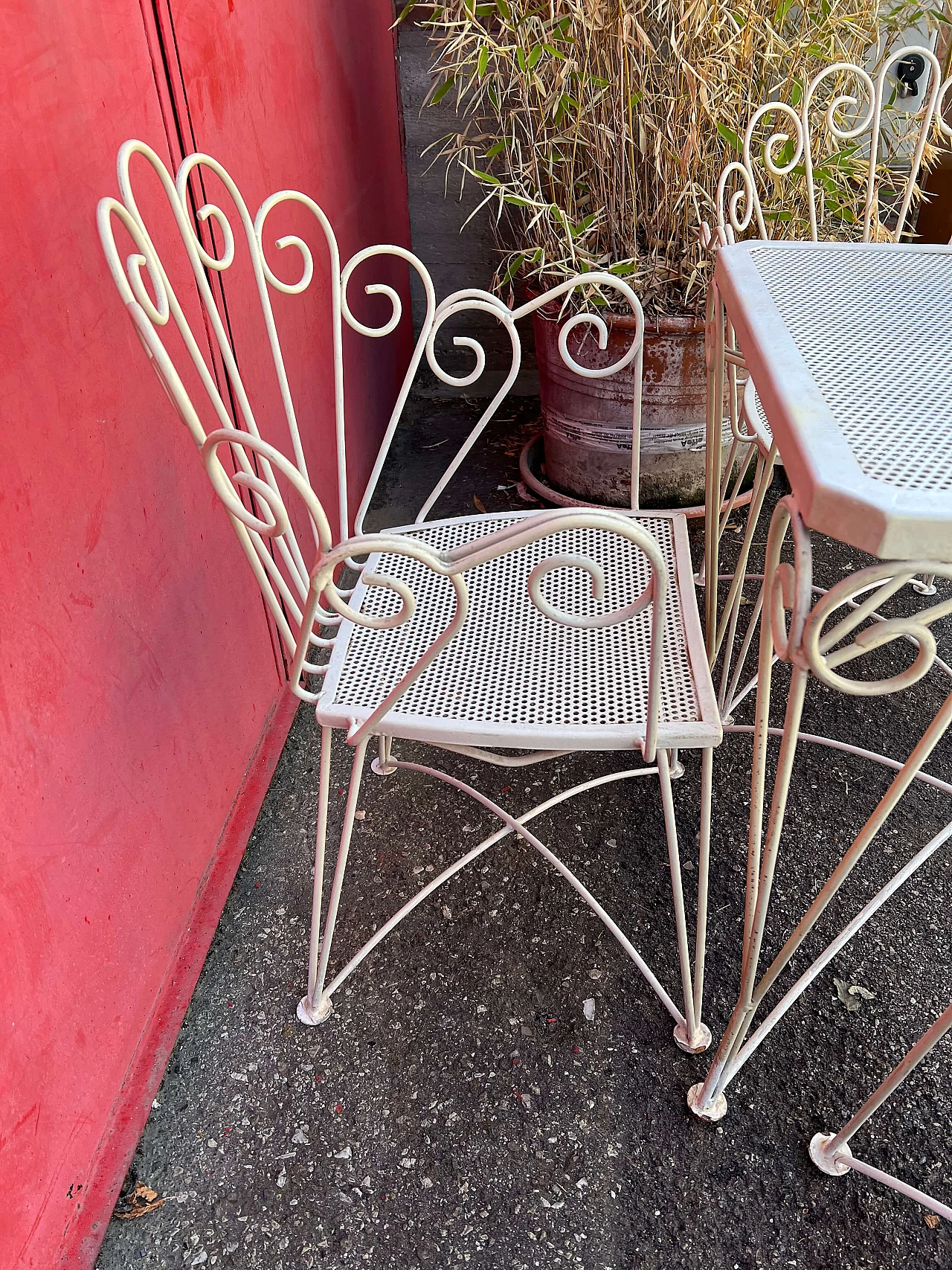 4 Chairs and garden table in white painted iron, 1960s 5