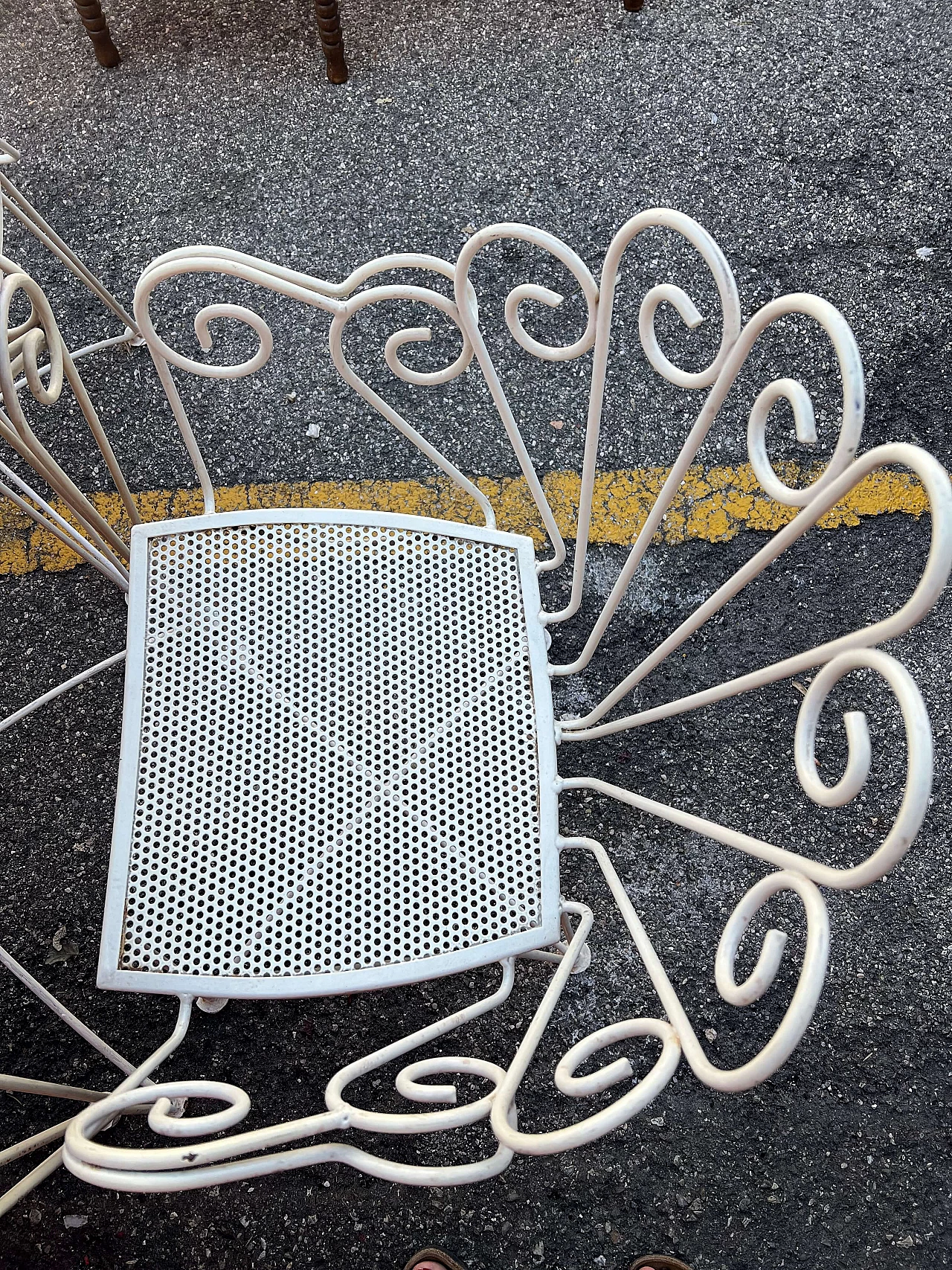 4 Sedie e tavolo da giardino in ferro verniciato bianco, anni '60 6