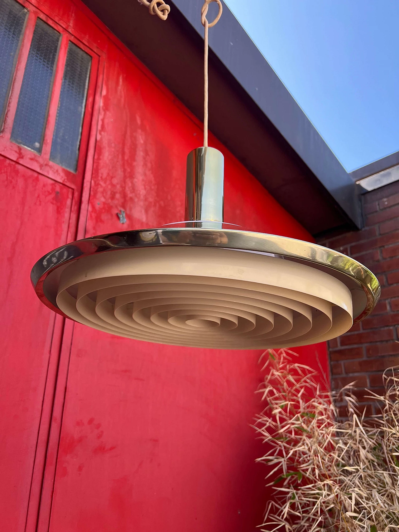 Lampada a sospensione in metallo, plastica e vetro di Louis Poulsen, anni '50 2