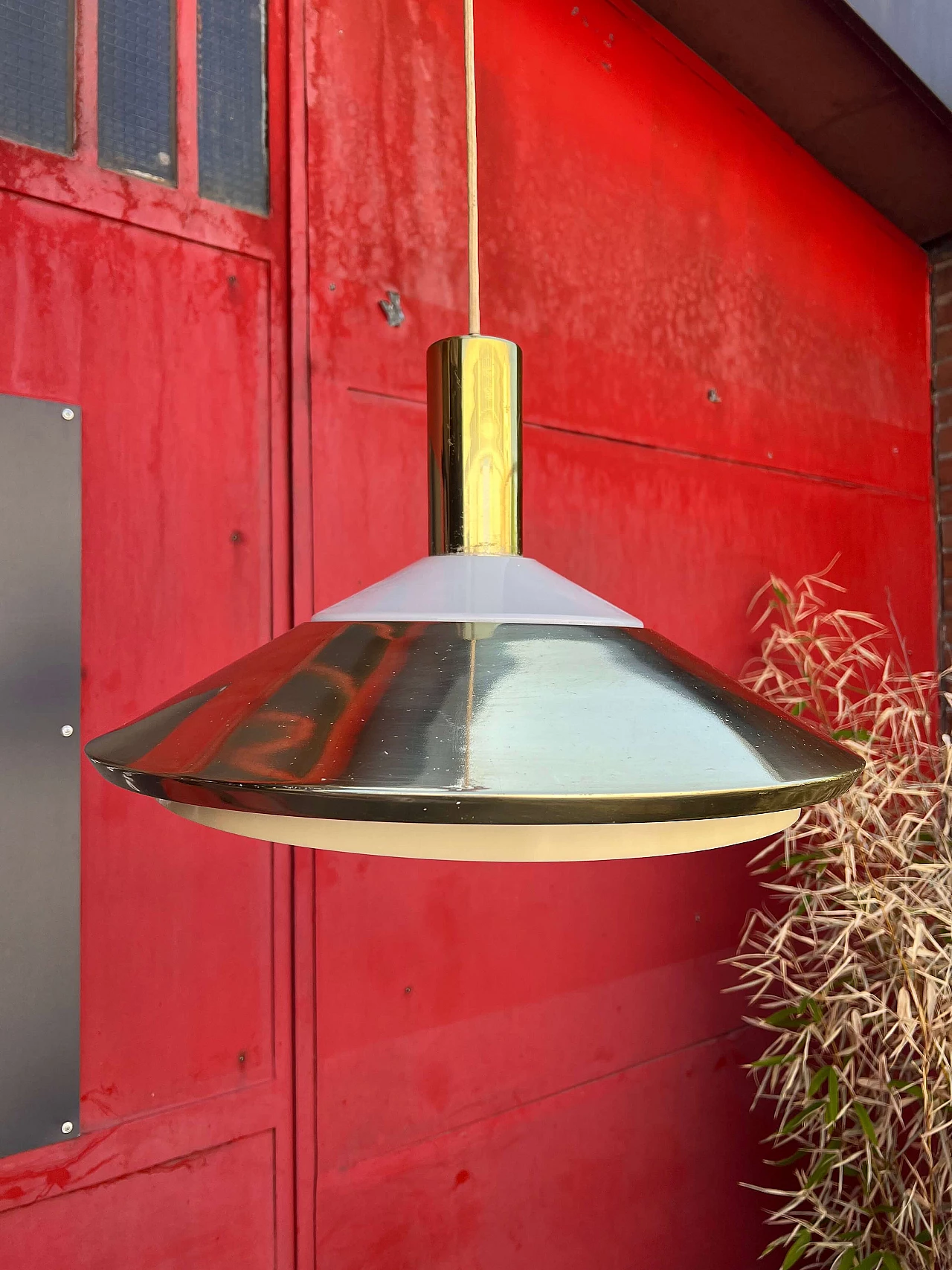 Lampada a sospensione in metallo, plastica e vetro di Louis Poulsen, anni '50 5