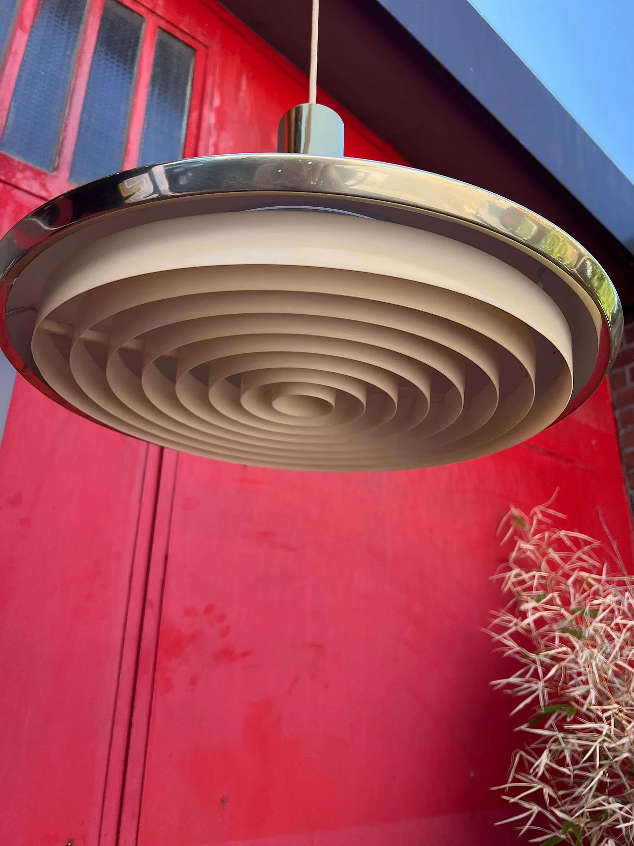 Lampada a sospensione in metallo, plastica e vetro di Louis Poulsen, anni '50 7