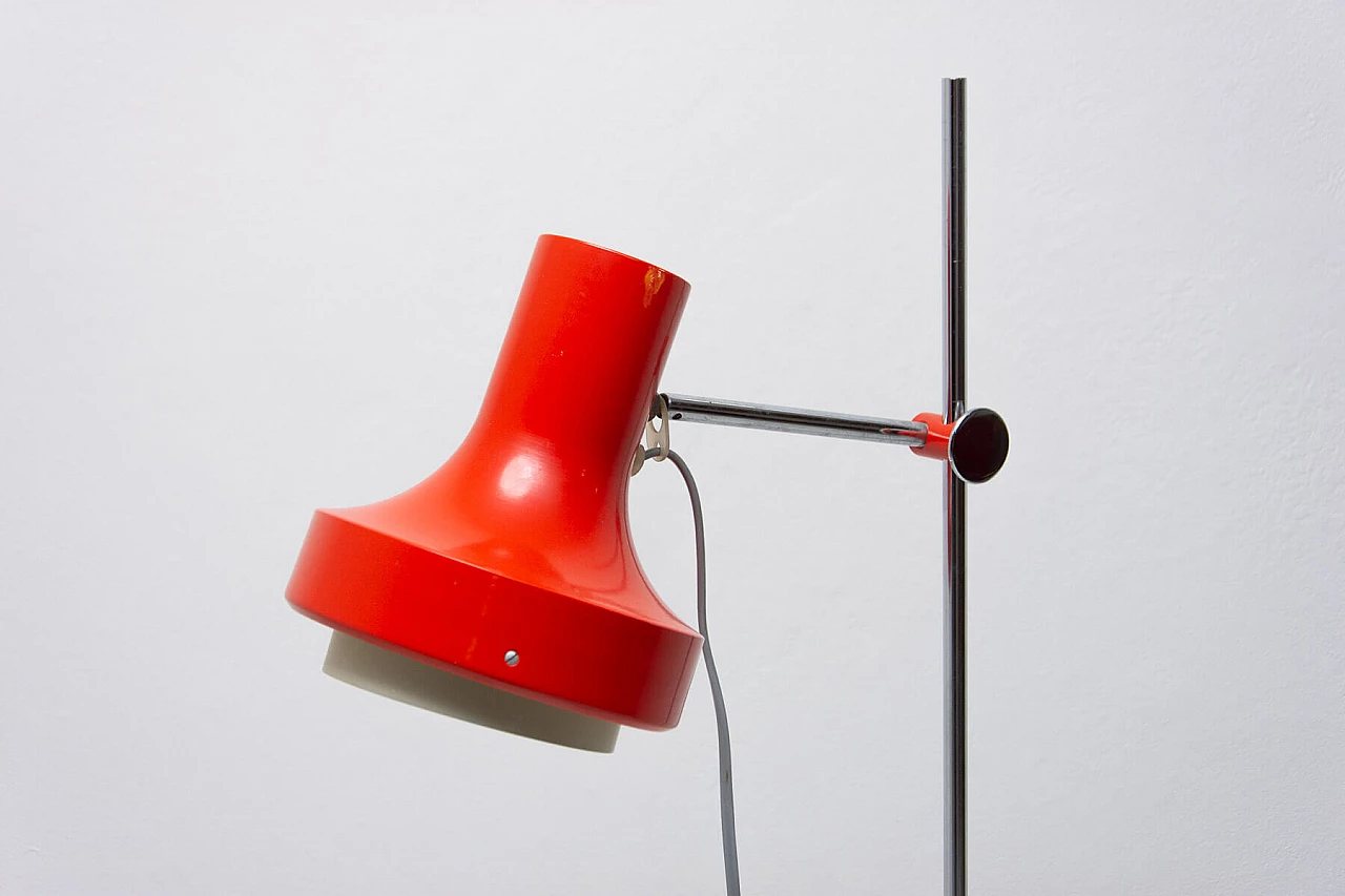 Lampada da terra in alluminio rosso e acciaio cromato di Josef Hurka, anni '70 7