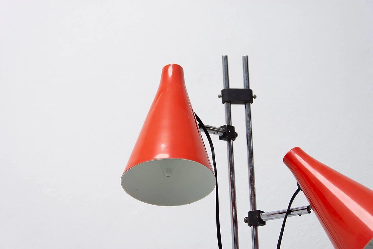 Lampada da terra a due luci in metallo cromato e rosso di Josef Hurka, anni '60 8
