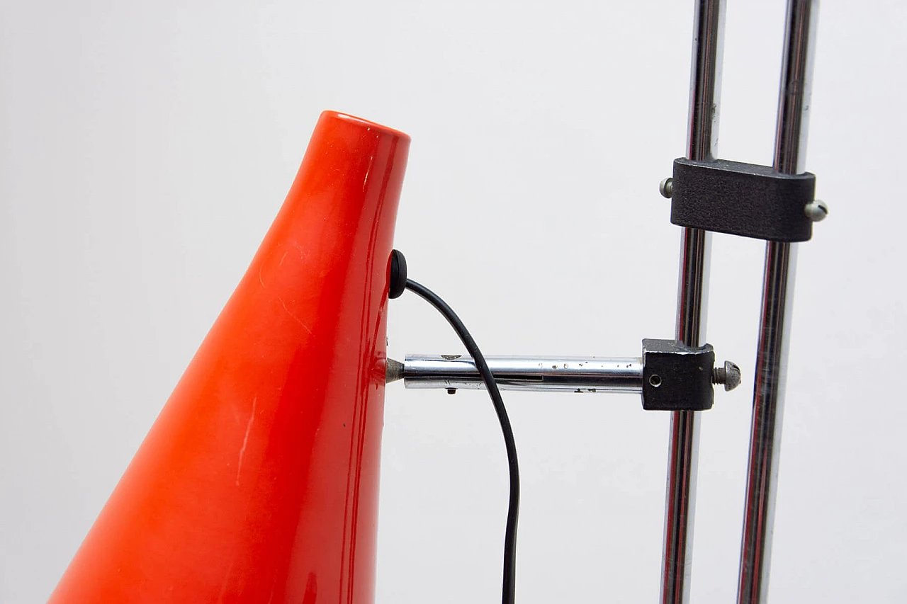 Lampada da terra a due luci in metallo cromato e rosso di Josef Hurka, anni '60 11