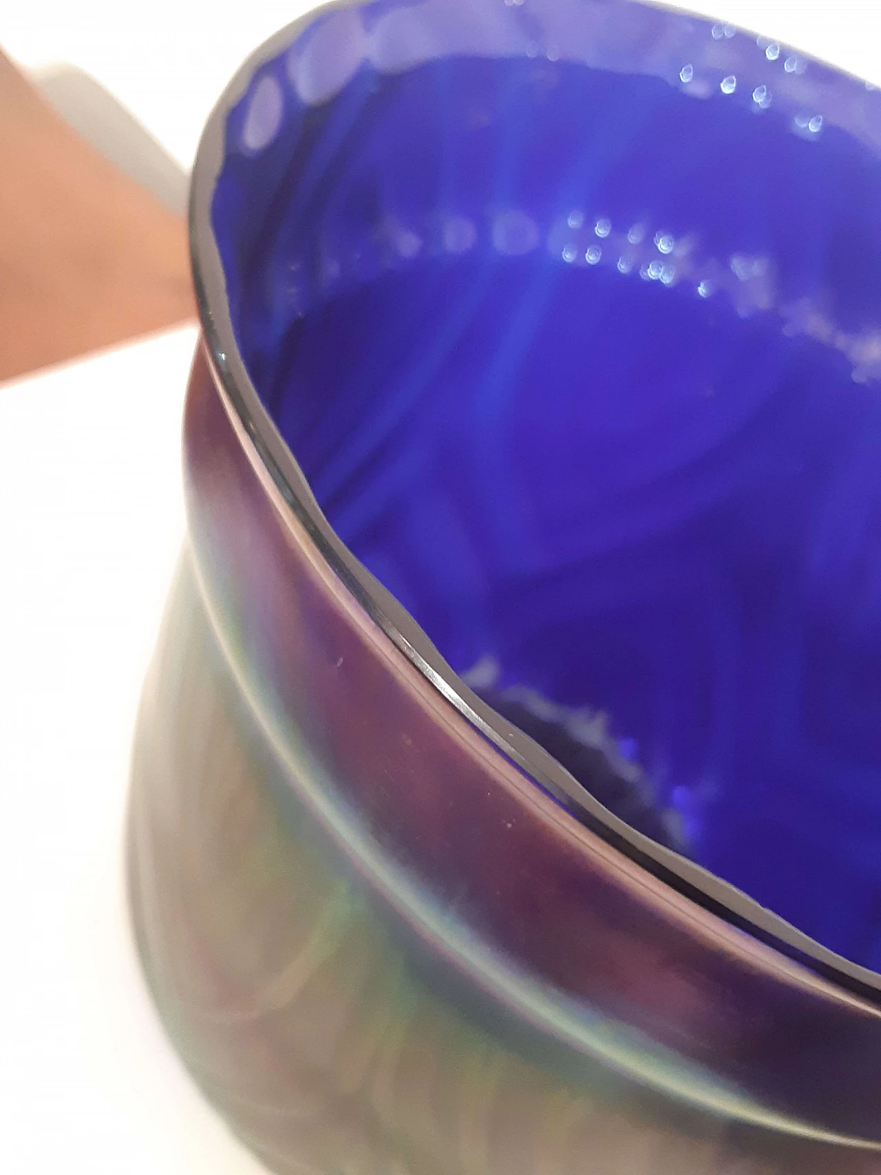 Vaso francese in vetro iridescente blu e viola, anni '30 4