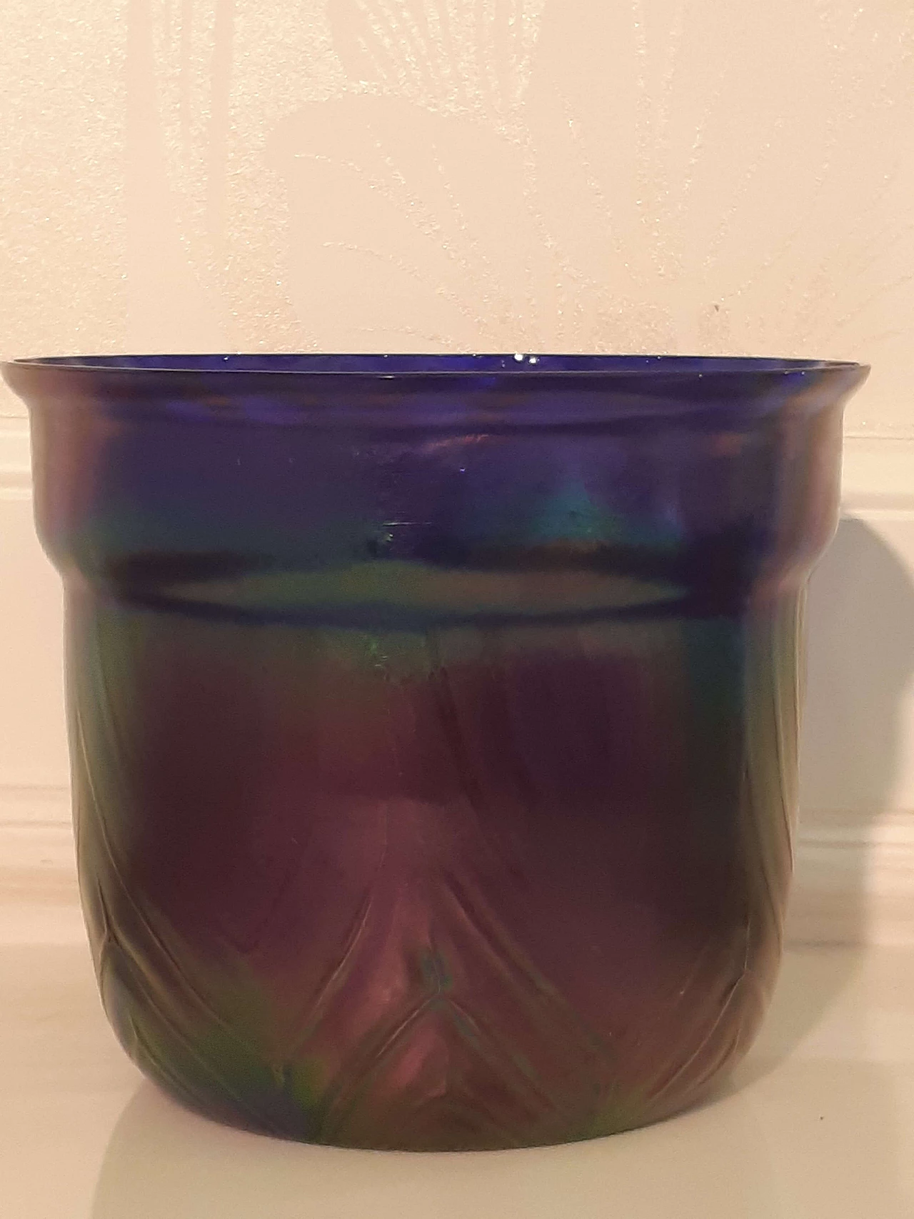 Vaso francese in vetro iridescente blu e viola, anni '30 5