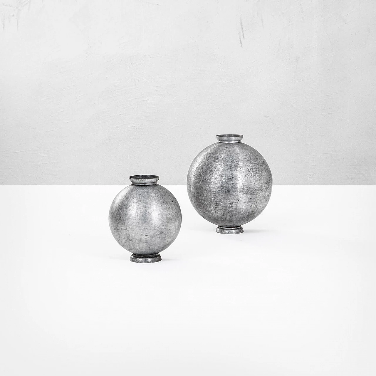 Coppia di vasi in alluminio di Lorenzo Burchiellaro, anni '60 1