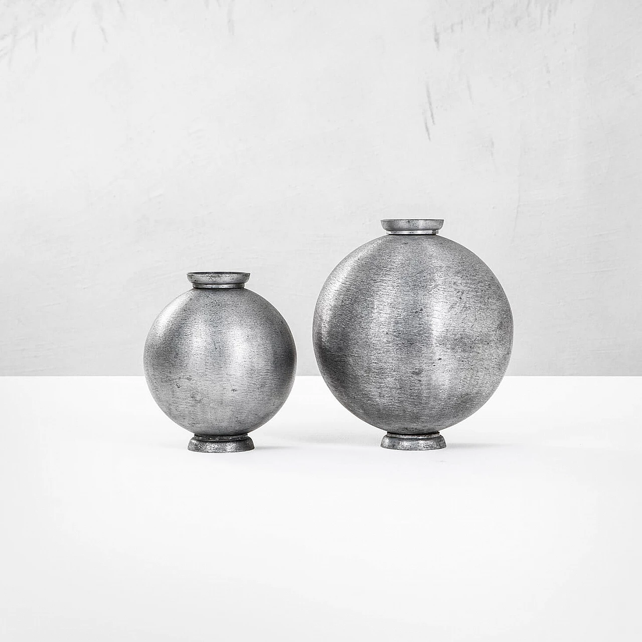 Coppia di vasi in alluminio di Lorenzo Burchiellaro, anni '60 2