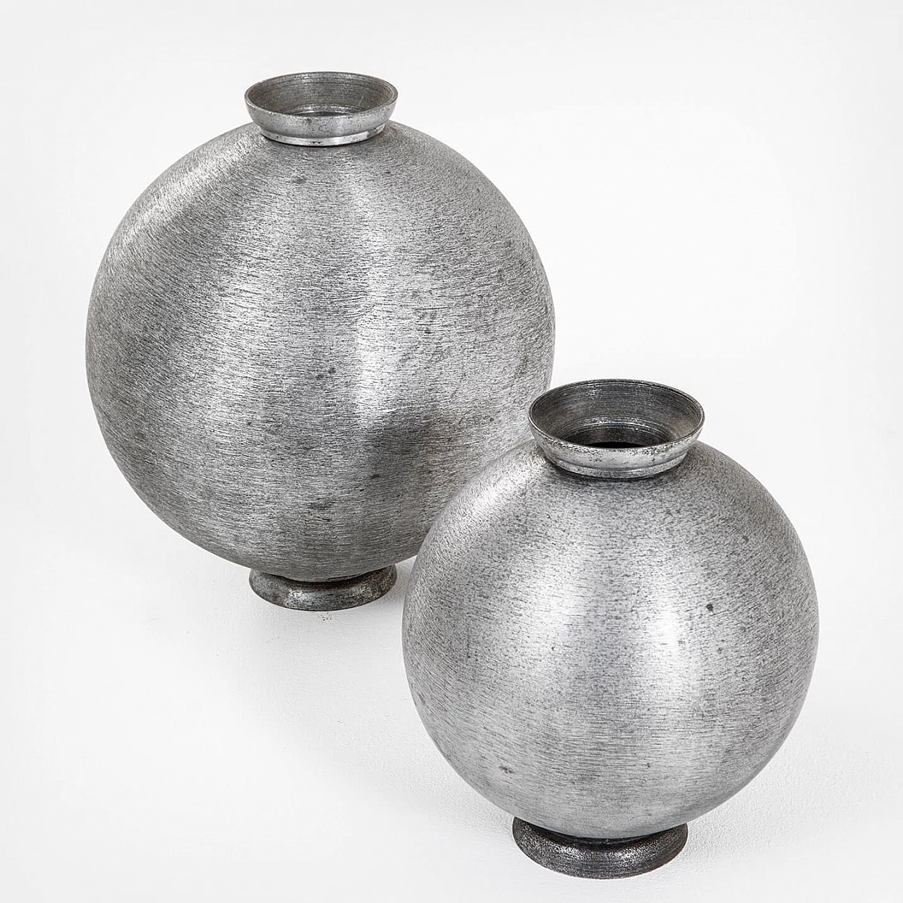 Coppia di vasi in alluminio di Lorenzo Burchiellaro, anni '60 3