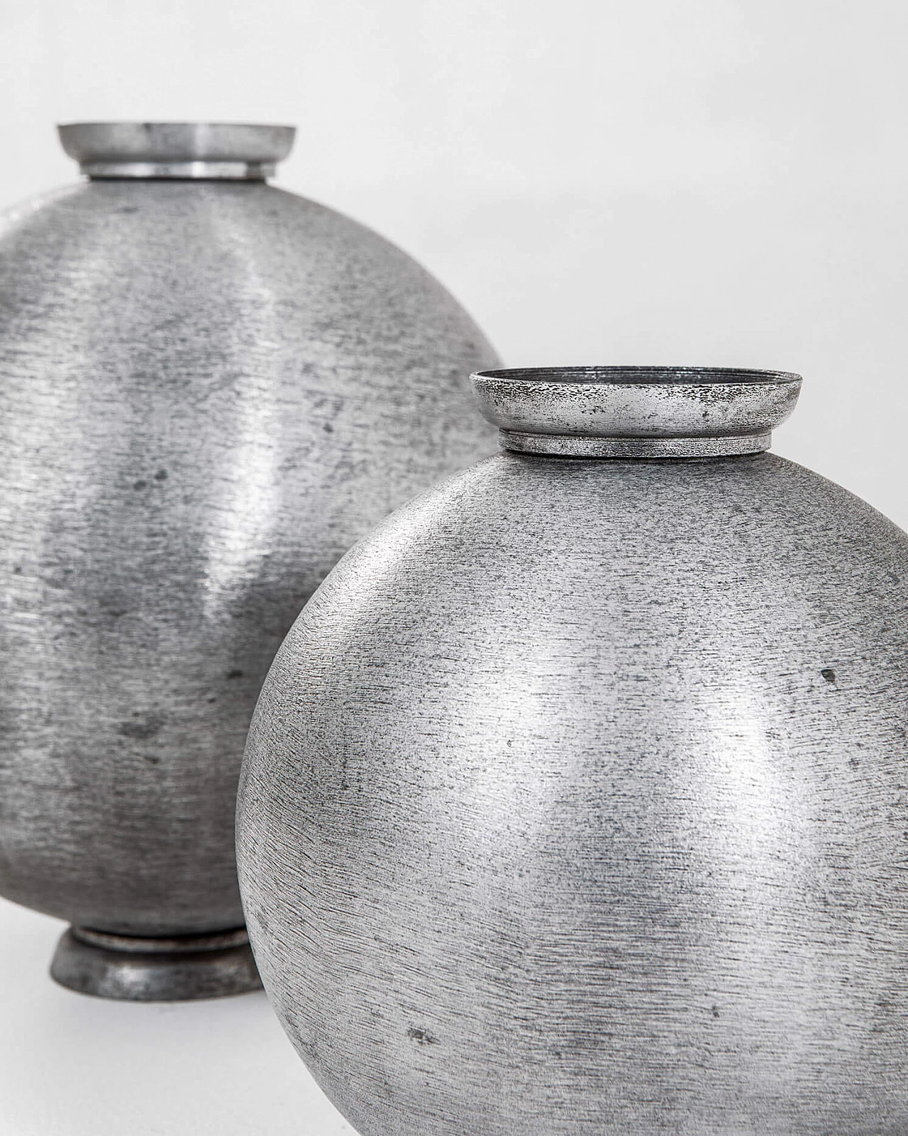 Coppia di vasi in alluminio di Lorenzo Burchiellaro, anni '60 4