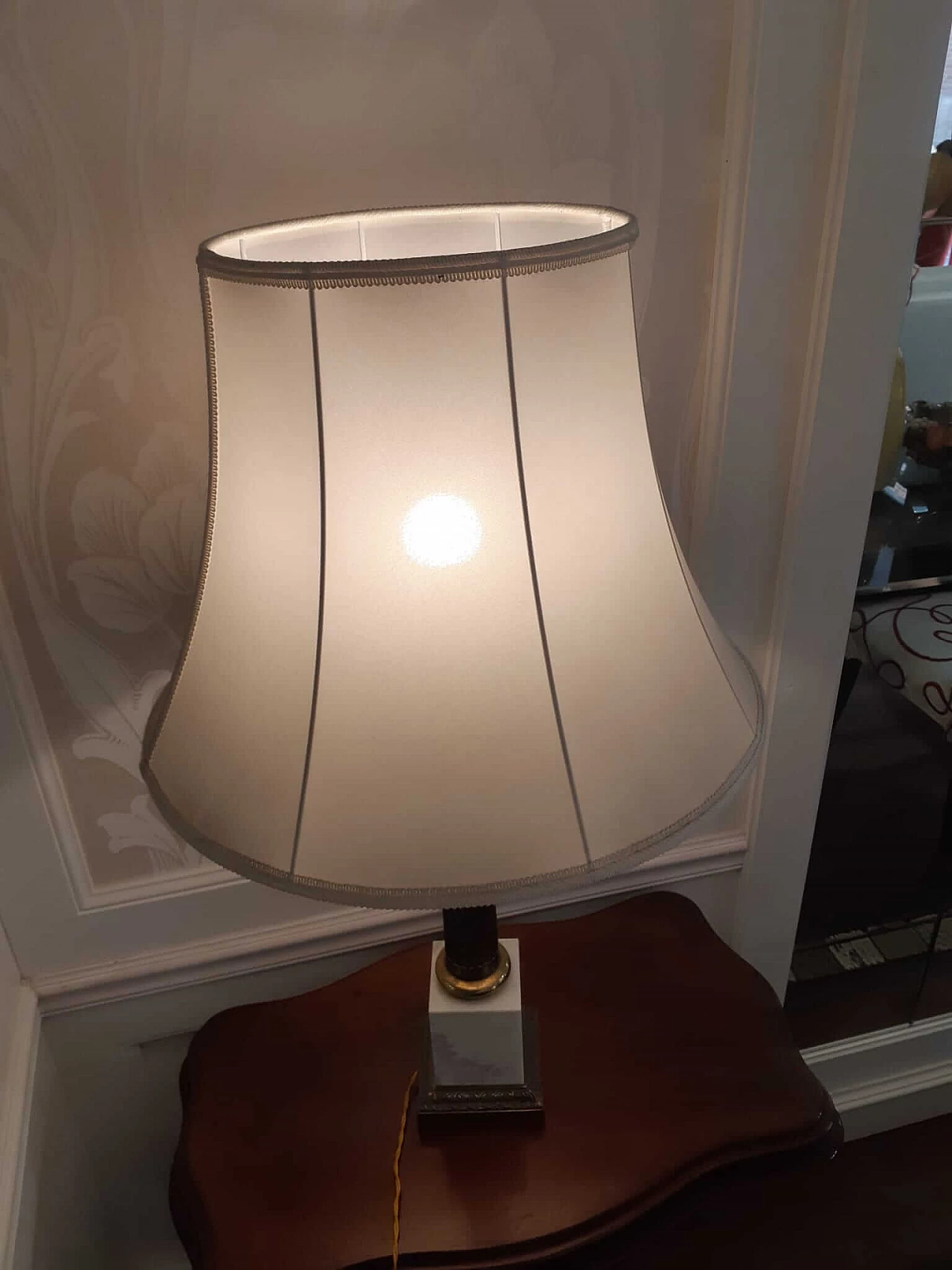 Table lamp with column base and Corinthian capital in Carrara marble and brass, 1980s 3